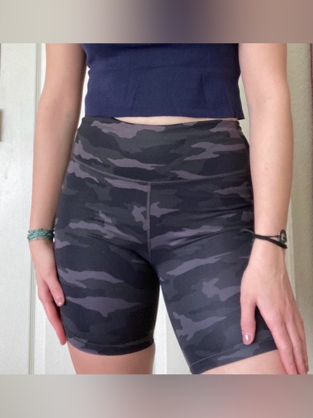 Athleta Ultimate Stash Pocket 7” Dark Camo Shorts - Size Small
